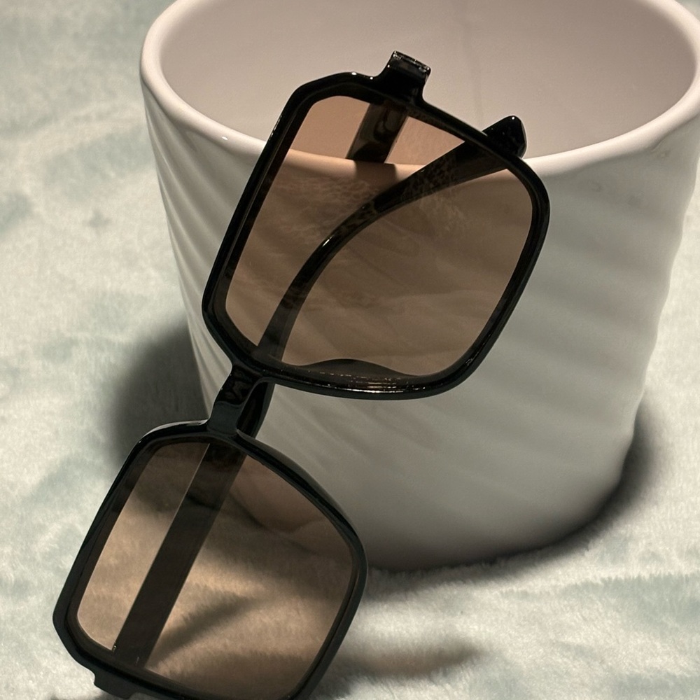 Stylish Black Square Sunglasses - Picture 1 of 4